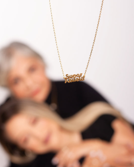 Súper abuela Necklace